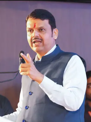 महत्त्वाच्या प्रकल्पांचे भूसंपादन ठरलेल्या वेळेत करा - मा. मुख्यमंत्री फडणवीस साहेब यांनी संबंधित सर्व वरिष्ठ अधिकाऱ्यांना व जिल्हाधिकाऱ्यांना महत्त्वपूर्ण निर्देश दिले. 